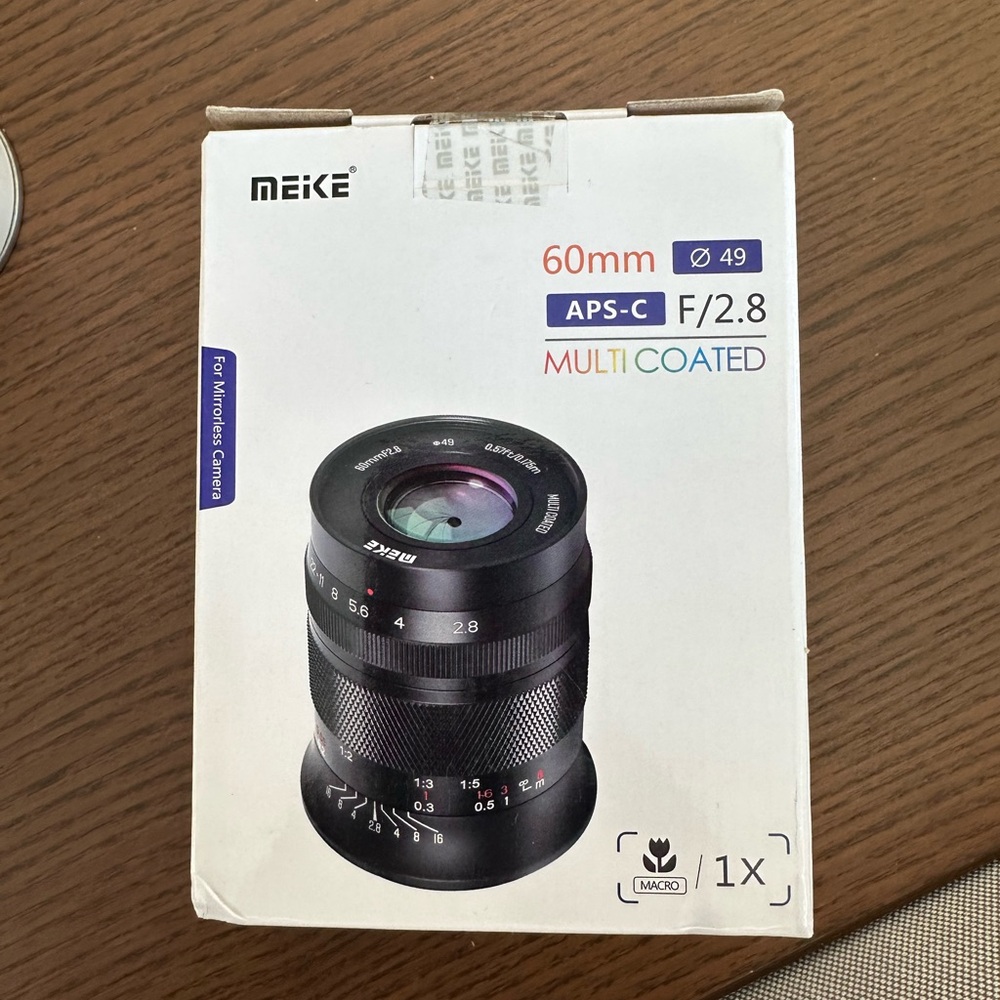 Black 60mm F/2.8 Macro Lens for APS-C Cameras